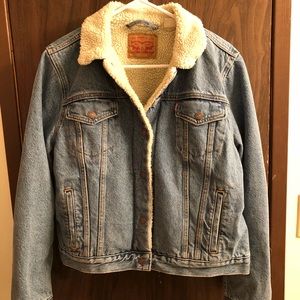 LNWOT Levis Sherpa lined denim jacket